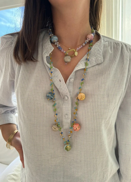 CASHFANA es una marca de joyería artesanal que crea piezas únicas inspiradas en el Mediterráneo.