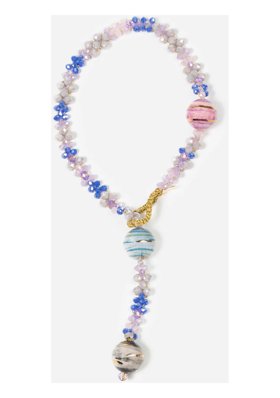CASHFANA es una marca de joyería artesanal que crea piezas únicas inspiradas en el Mediterráneo.