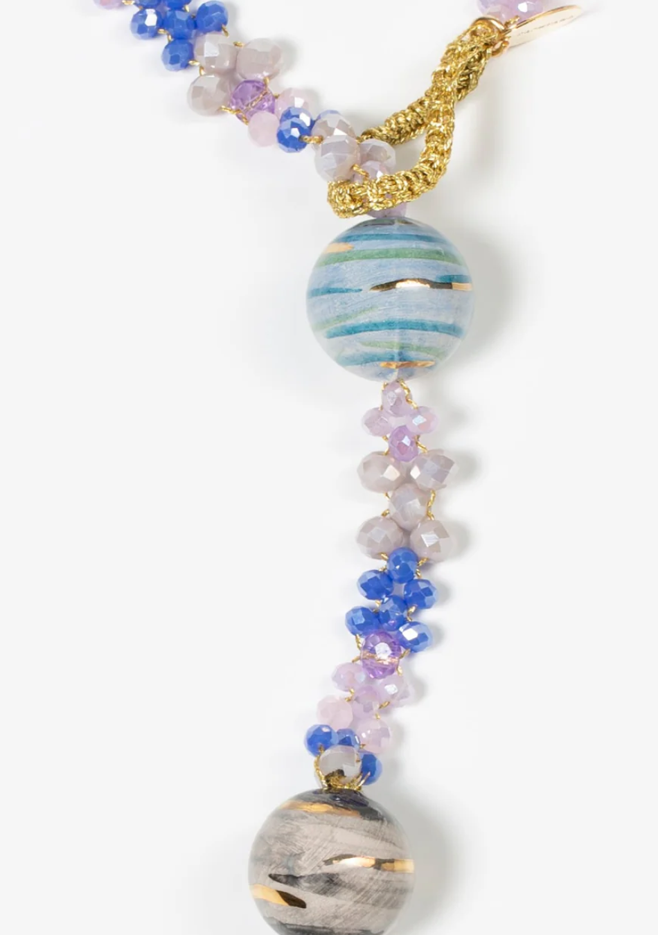 CASHFANA es una marca de joyería artesanal que crea piezas únicas inspiradas en el Mediterráneo.