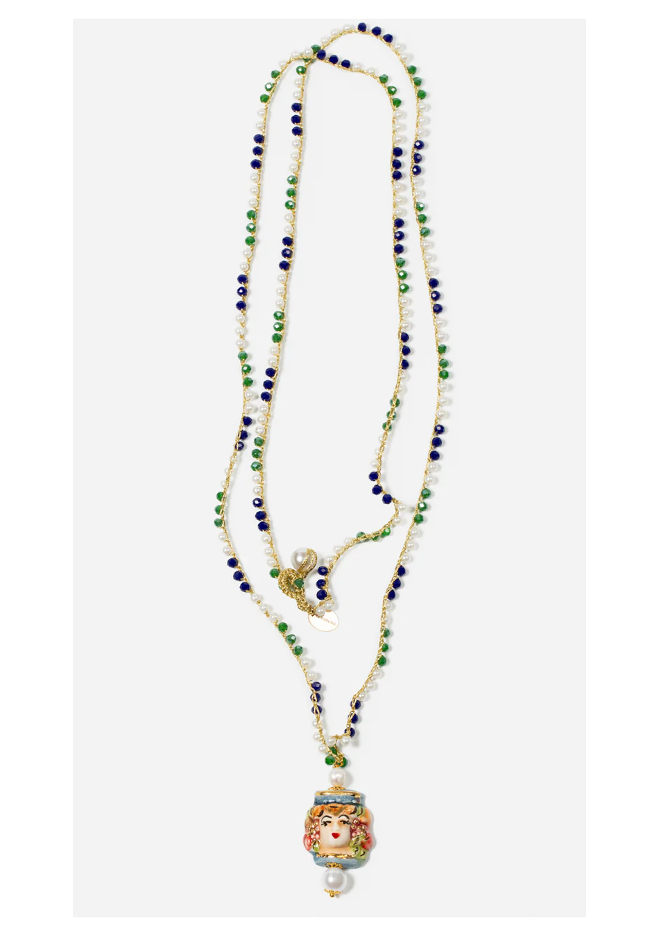 CASHFANA es una marca de joyería artesanal que crea piezas únicas inspiradas en el Mediterráneo.