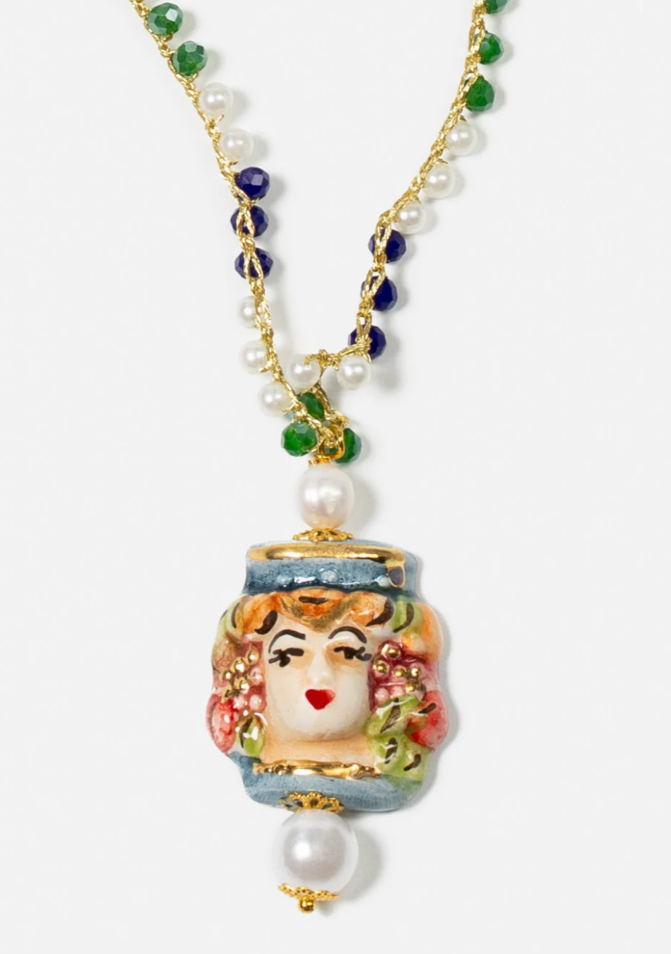 CASHFANA es una marca de joyería artesanal que crea piezas únicas inspiradas en el Mediterráneo.