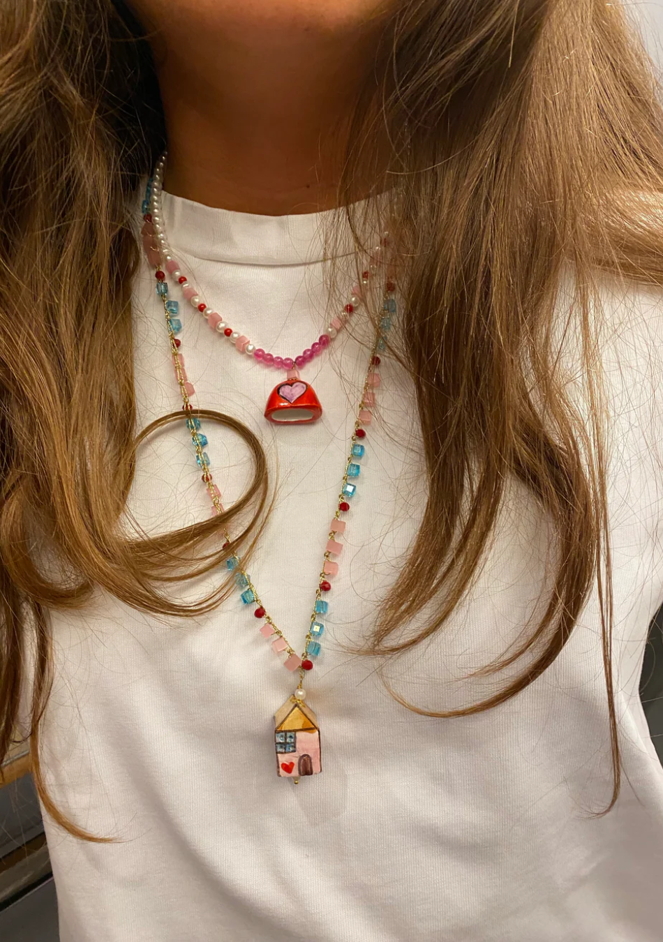 CASHFANA es una marca de joyería artesanal que crea piezas únicas inspiradas en el Mediterráneo.