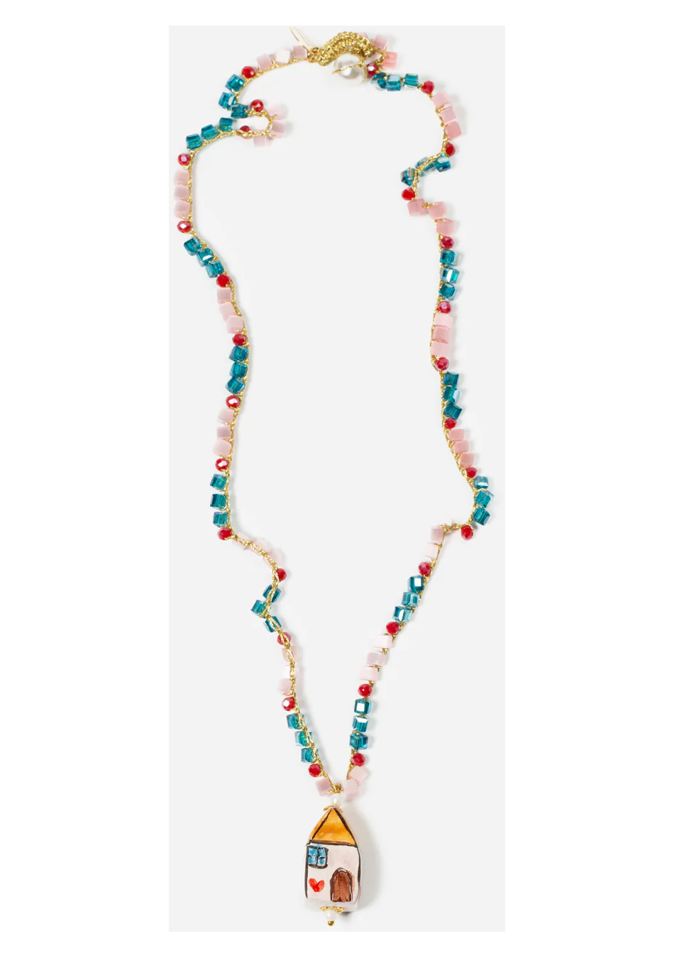 CASHFANA es una marca de joyería artesanal que crea piezas únicas inspiradas en el Mediterráneo.
