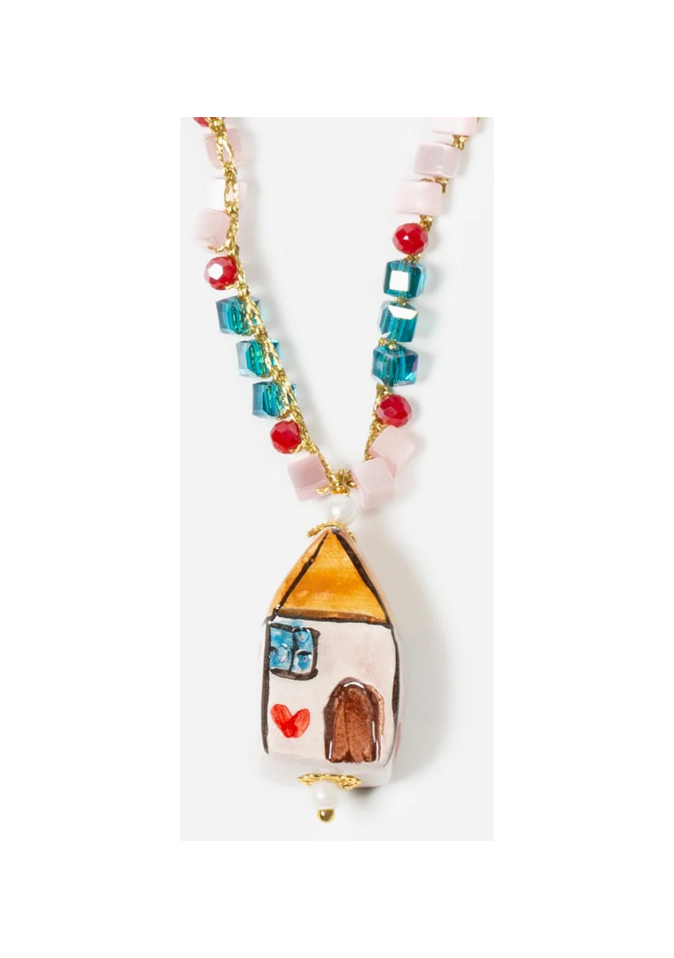 CASHFANA es una marca de joyería artesanal que crea piezas únicas inspiradas en el Mediterráneo.