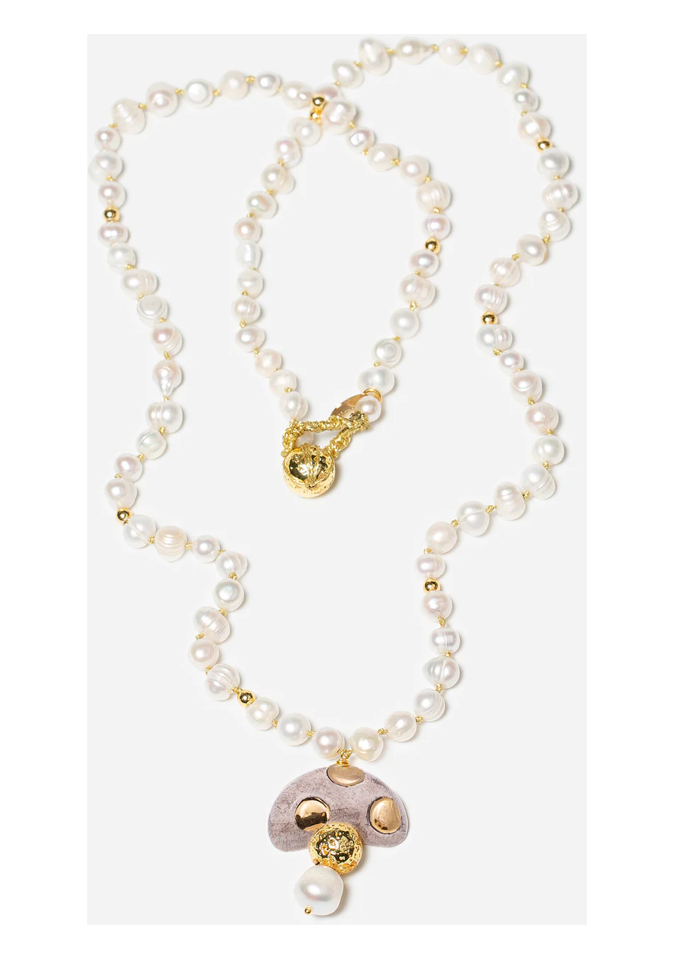CASHFANA es una marca de joyería artesanal que crea piezas únicas inspiradas en el Mediterráneo.