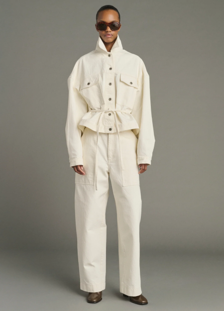 SOEUR es una marca francesa de moda femenina que combina elegancia, sencillez y un estilo contemporáneo