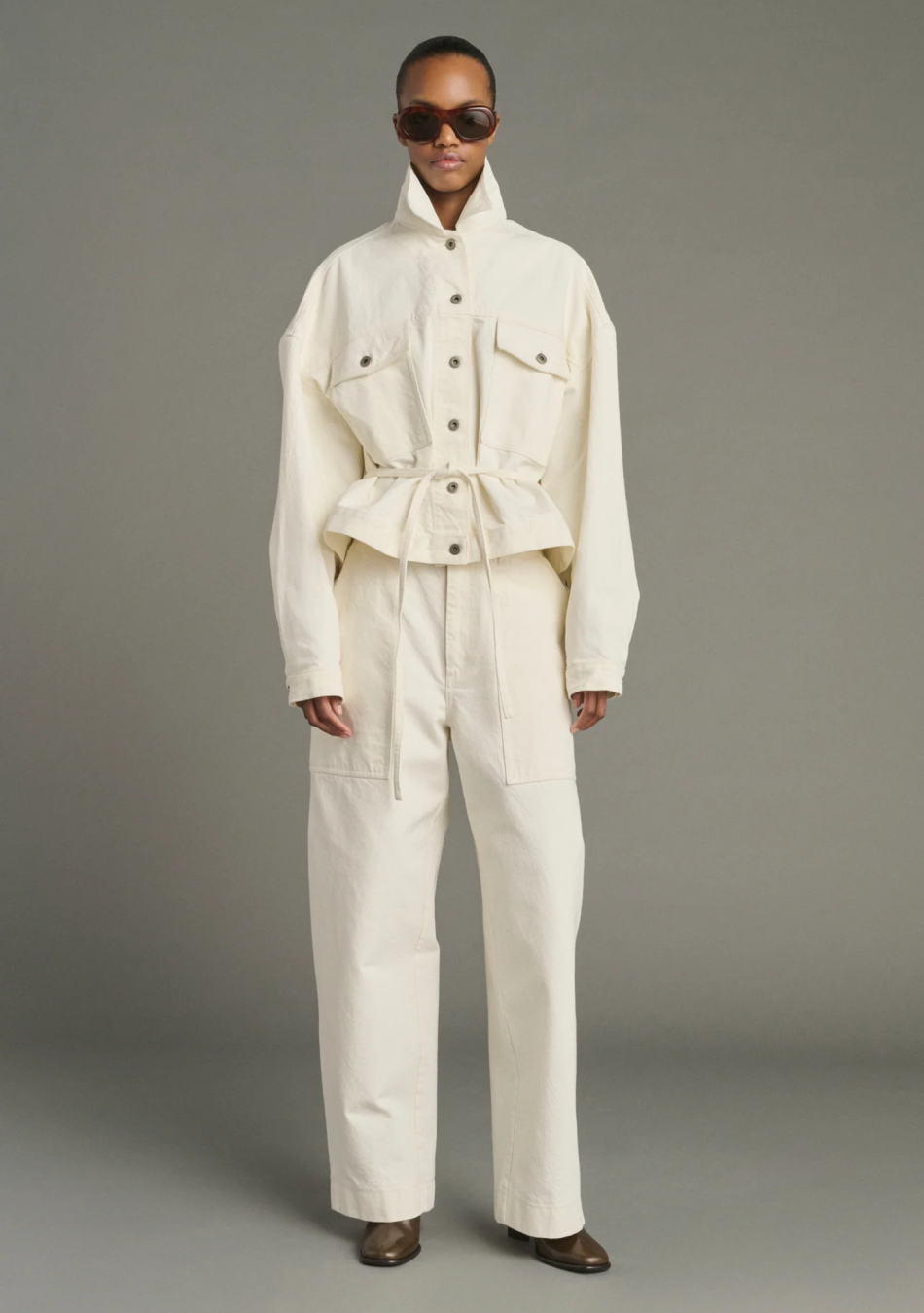 SOEUR es una marca francesa de moda femenina que combina elegancia, sencillez y un estilo contemporáneo