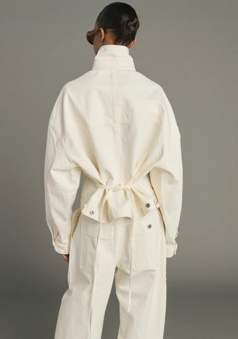 SOEUR es una marca francesa de moda femenina que combina elegancia, sencillez y un estilo contemporáneo