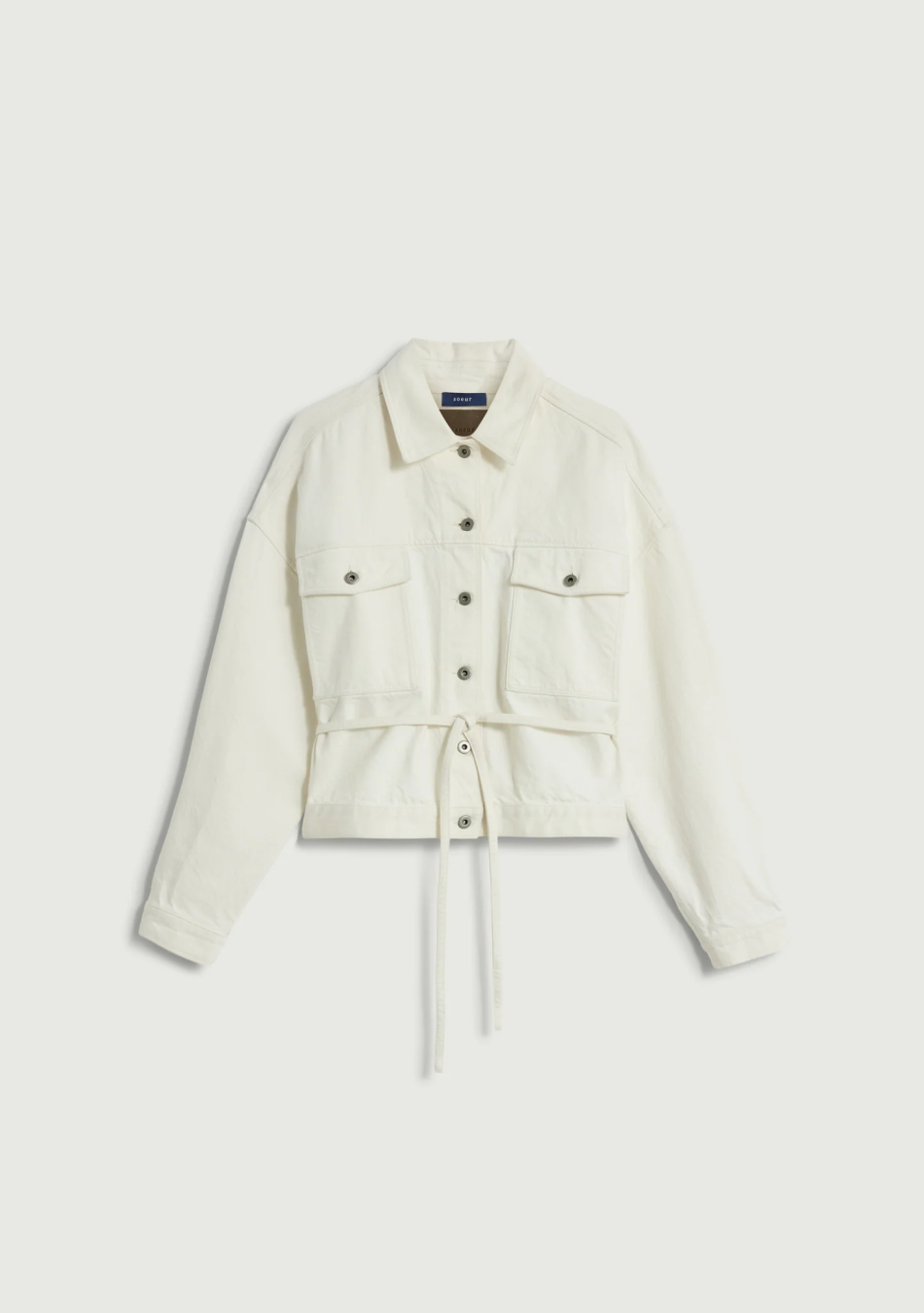 SOEUR es una marca francesa de moda femenina que combina elegancia, sencillez y un estilo contemporáneo