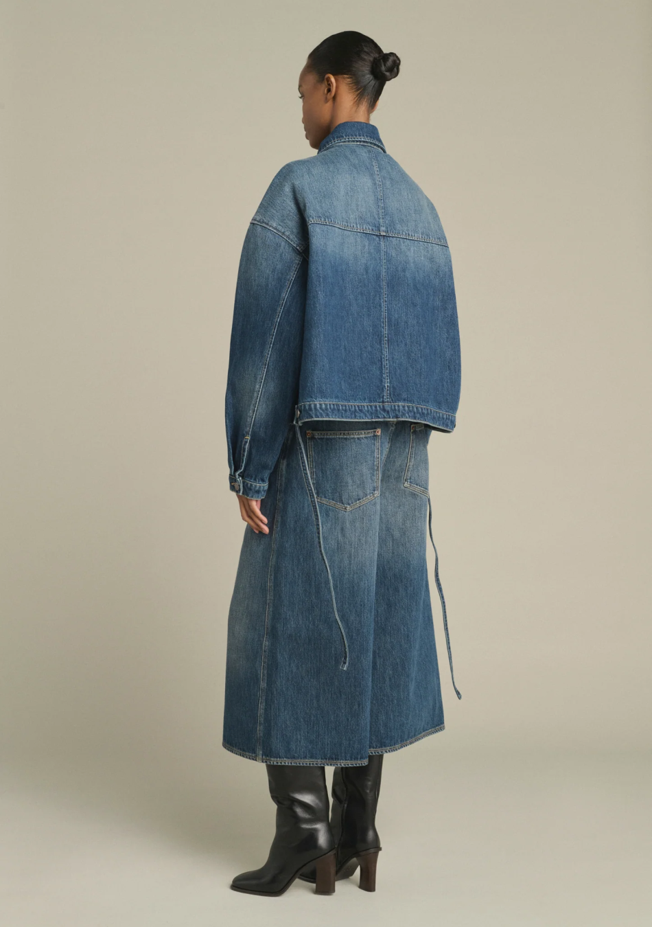 SOEUR es una marca francesa de moda femenina que combina elegancia, sencillez y un estilo contemporáneo