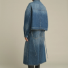 SOEUR es una marca francesa de moda femenina que combina elegancia, sencillez y un estilo contemporáneo