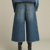 SOEUR es una marca francesa de moda femenina que combina elegancia, sencillez y un estilo contemporáneo