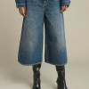 SOEUR es una marca francesa de moda femenina que combina elegancia, sencillez y un estilo contemporáneo