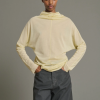 SOEUR es una marca francesa de moda femenina que combina elegancia, sencillez y un estilo contemporáneo