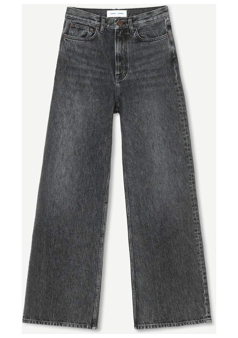 SAMSOE SAMSOE marca de moda escandinava con un diseño contemporáneo y minimalista.