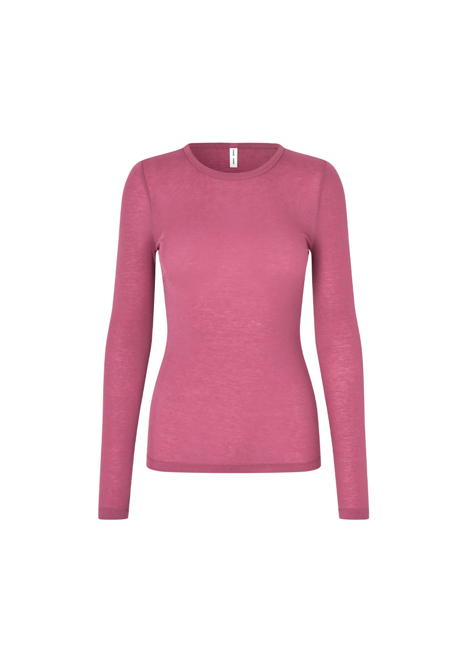 SAMSOE SAMSOE marca de moda escandinava con un diseño contemporáneo y minimalista.