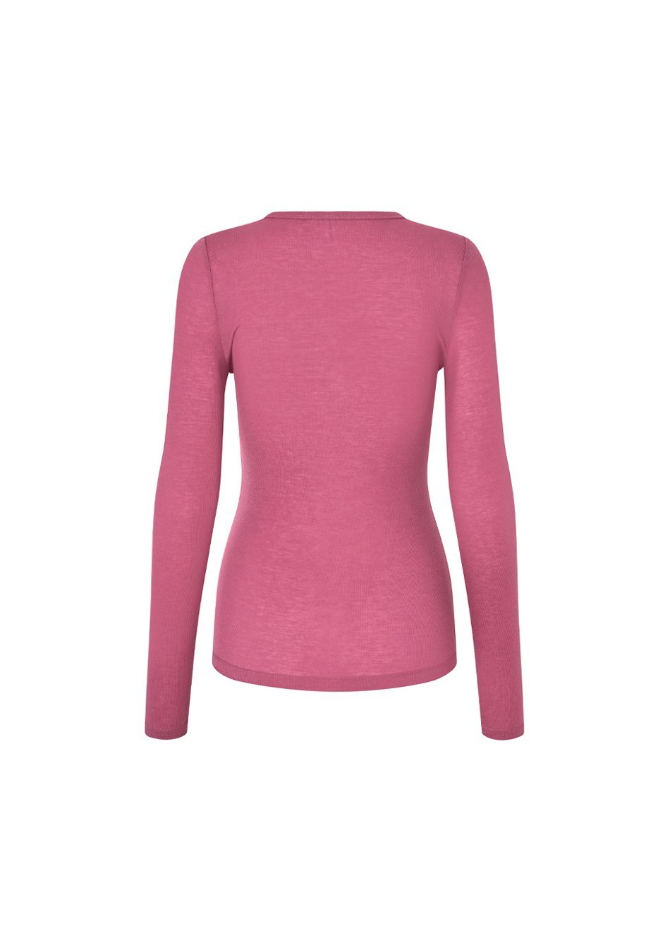SAMSOE SAMSOE marca de moda escandinava con un diseño contemporáneo y minimalista.