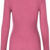 SAMSOE SAMSOE marca de moda escandinava con un diseño contemporáneo y minimalista.