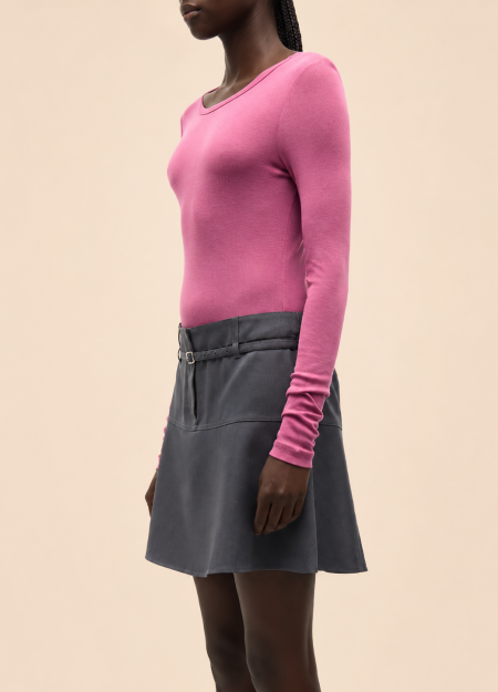 SAMSOE SAMSOE marca de moda escandinava con un diseño contemporáneo y minimalista. 2