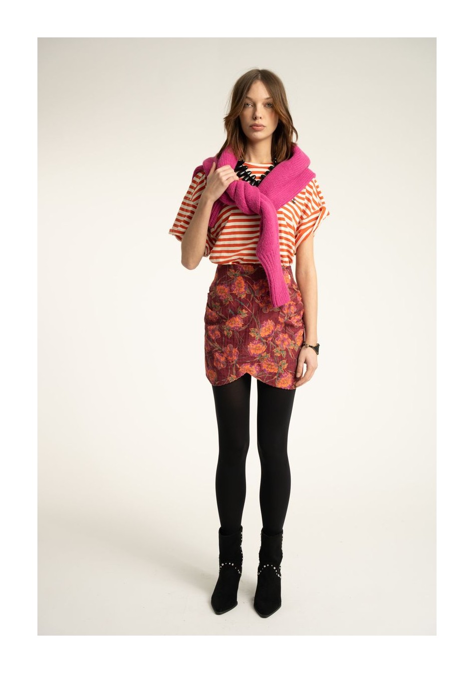 SISTER DEPARTMENT marca de ropa de mujer hecho en Portugal, camisetas con diseños dinámicos y cómodos