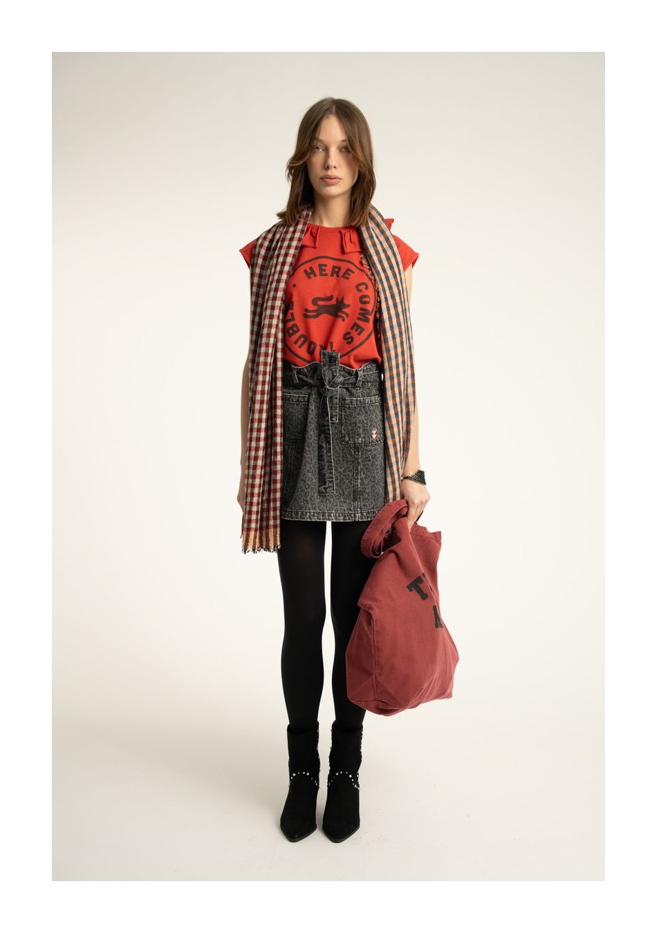 SISTER DEPARTMENT marca de ropa de mujer hecho en Portugal, camisetas con diseños dinámicos y cómodos