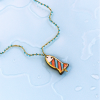 CASHFANA es una marca de joyería artesanal que crea piezas únicas inspiradas en el Mediterráneo.