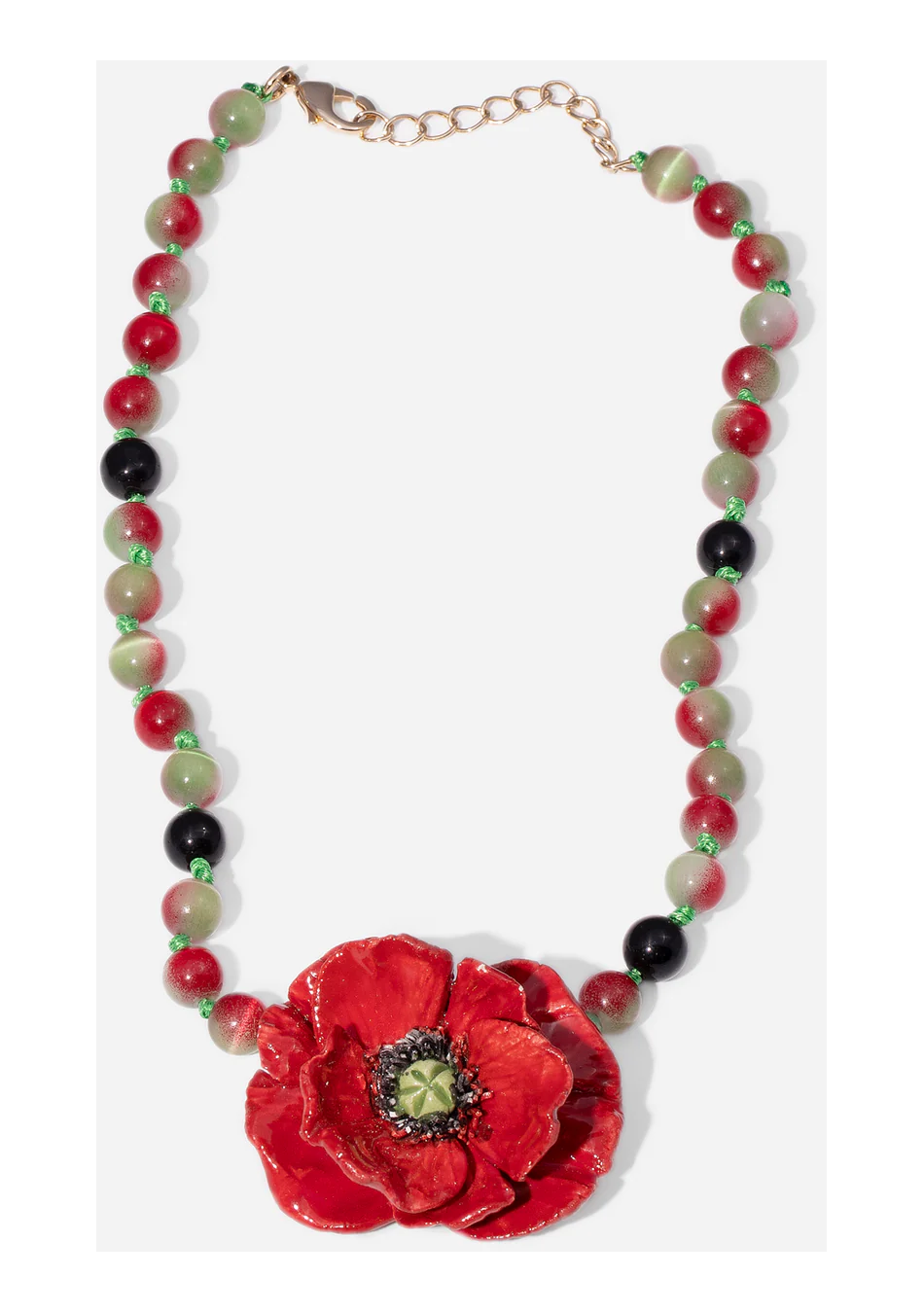 CASHFANA es una marca de joyería artesanal que crea piezas únicas inspiradas en el Mediterráneo.
