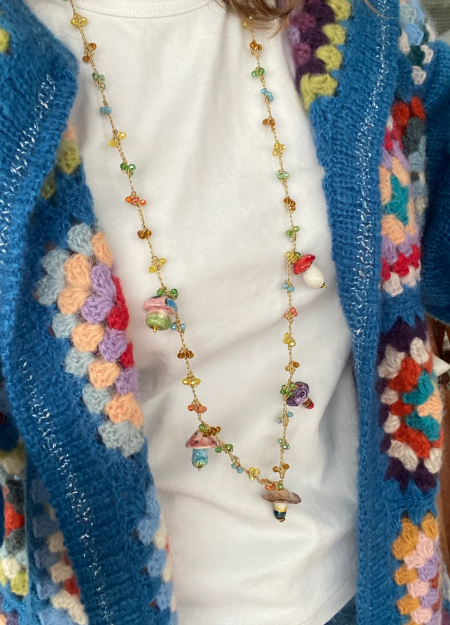 CASHFANA es una marca de joyería artesanal que crea piezas únicas inspiradas en el Mediterráneo.