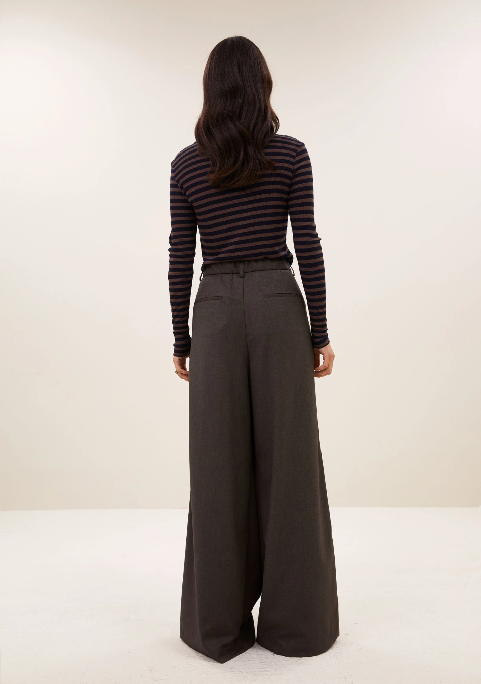 BY BAR marca nórdica de mujer con un estilo casual y dinámico