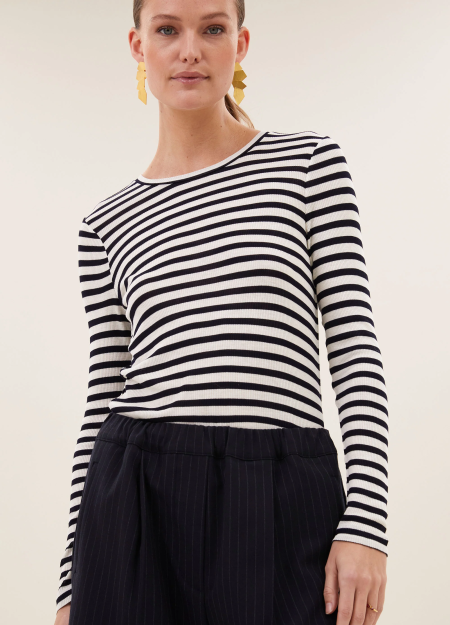 BY BAR marca nórdica de mujer con un estilo casual y dinámico 2