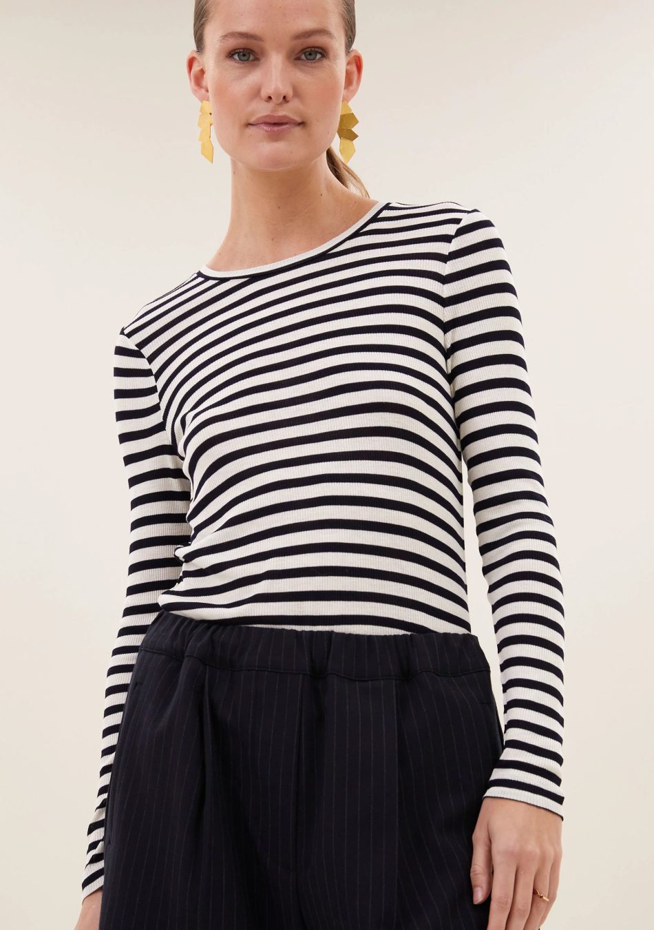 BY BAR marca nórdica de mujer con un estilo casual y dinámico