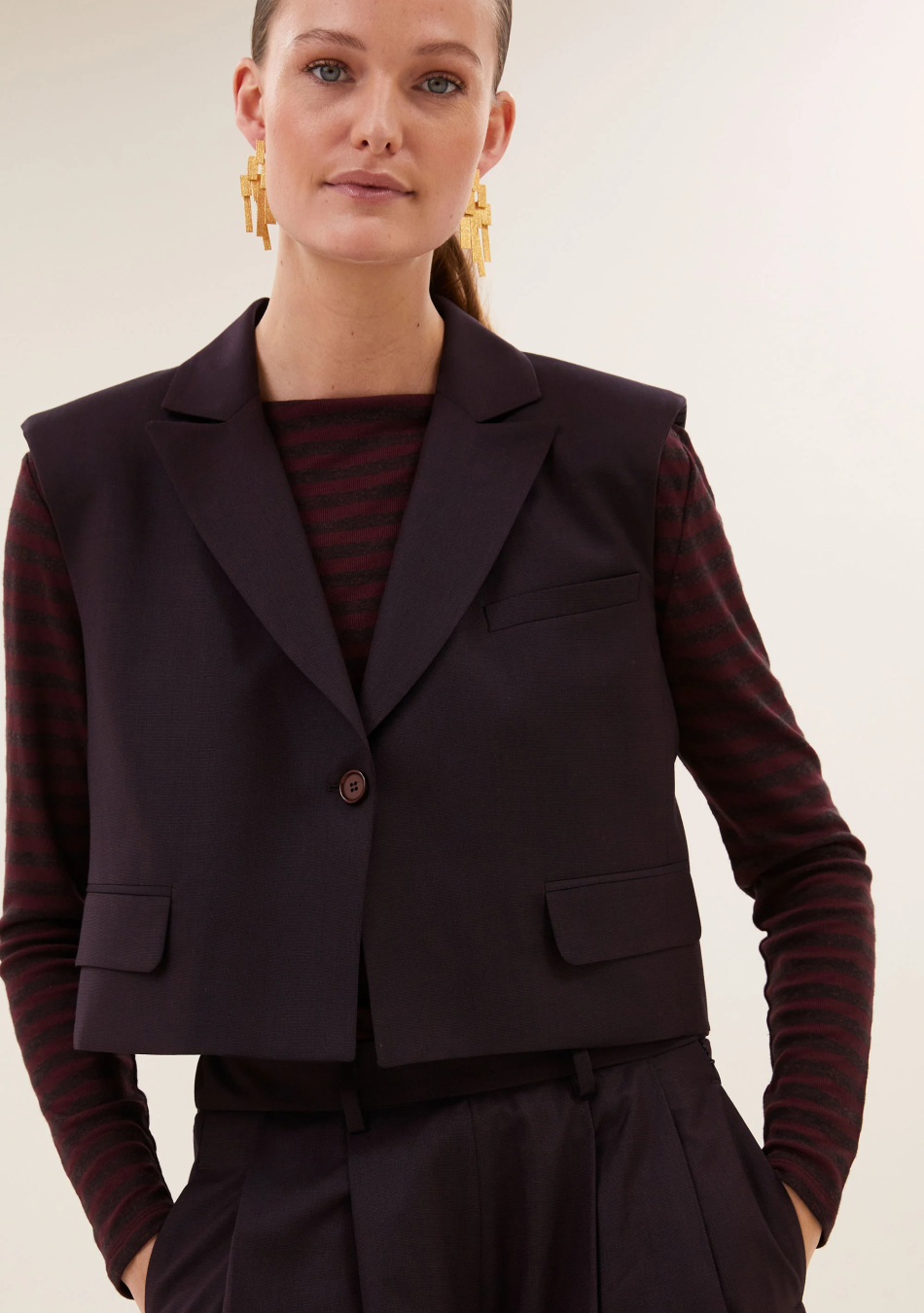 BY BAR marca nórdica de mujer con un estilo casual y dinámico