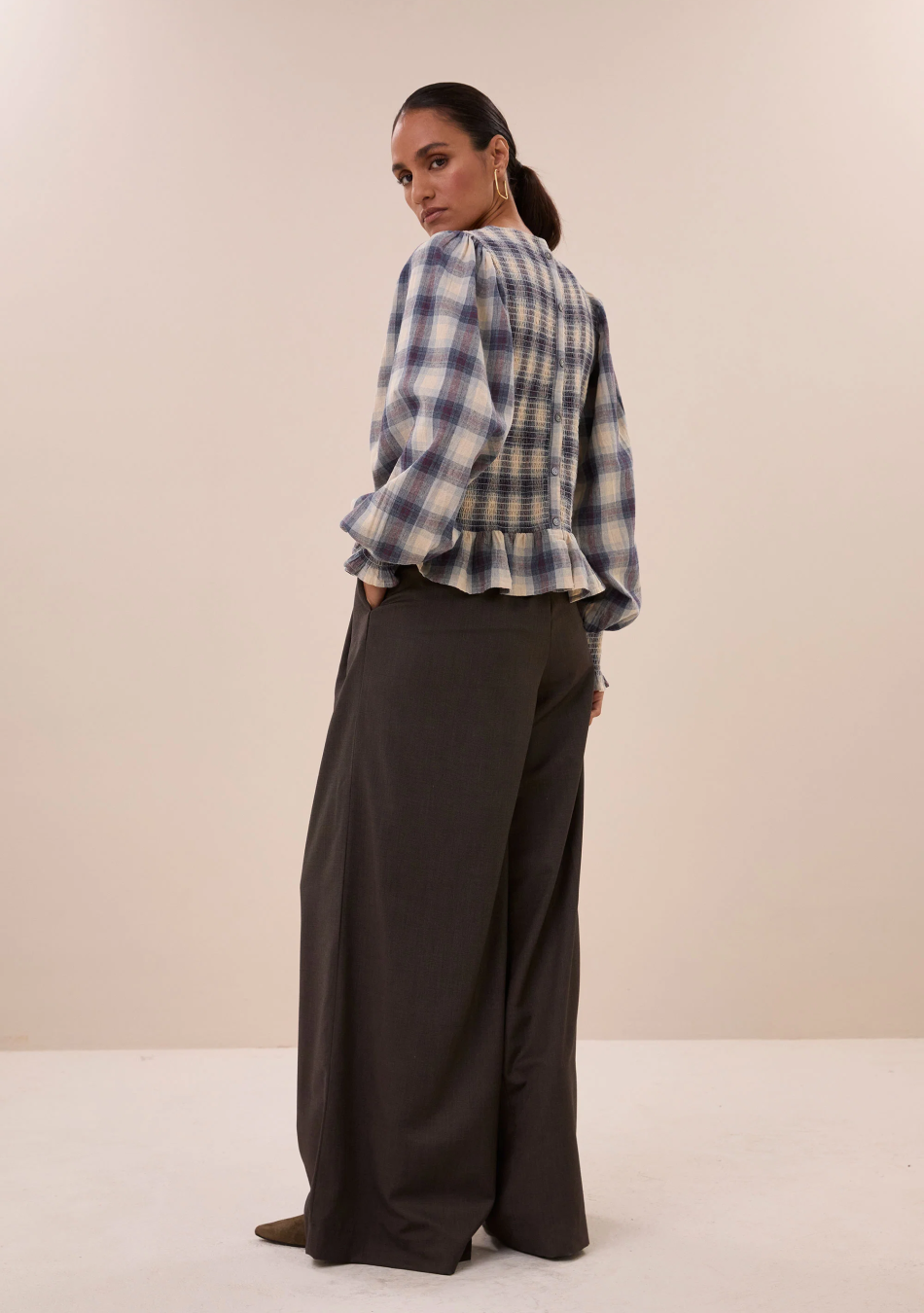 BY BAR marca nórdica de mujer con un estilo casual y dinámico