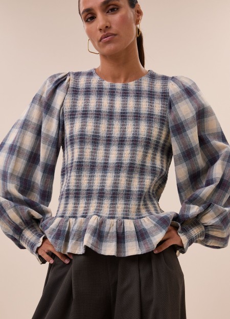 BY BAR marca nórdica de mujer con un estilo casual y dinámico