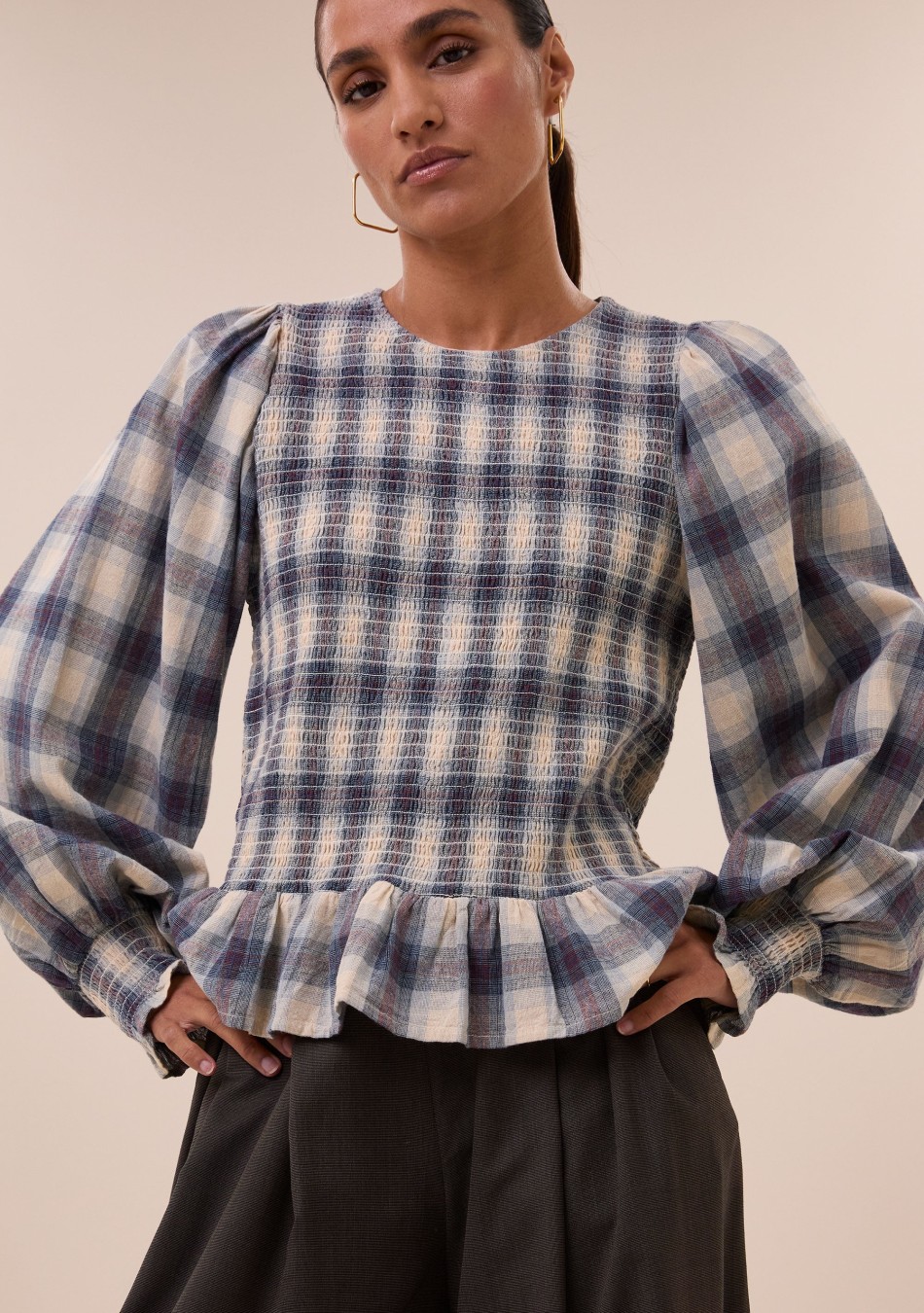 BY BAR marca nórdica de mujer con un estilo casual y dinámico