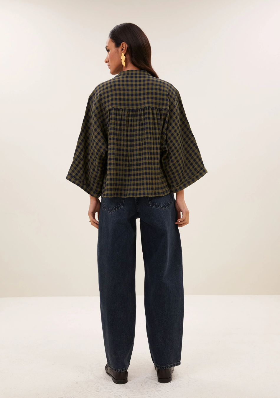 BY BAR marca nórdica de mujer con un estilo casual y dinámico
