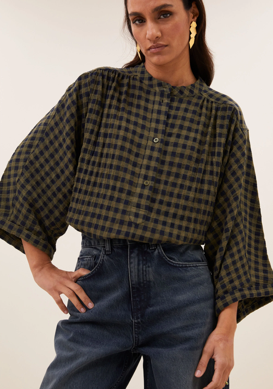 BY BAR marca nórdica de mujer con un estilo casual y dinámico