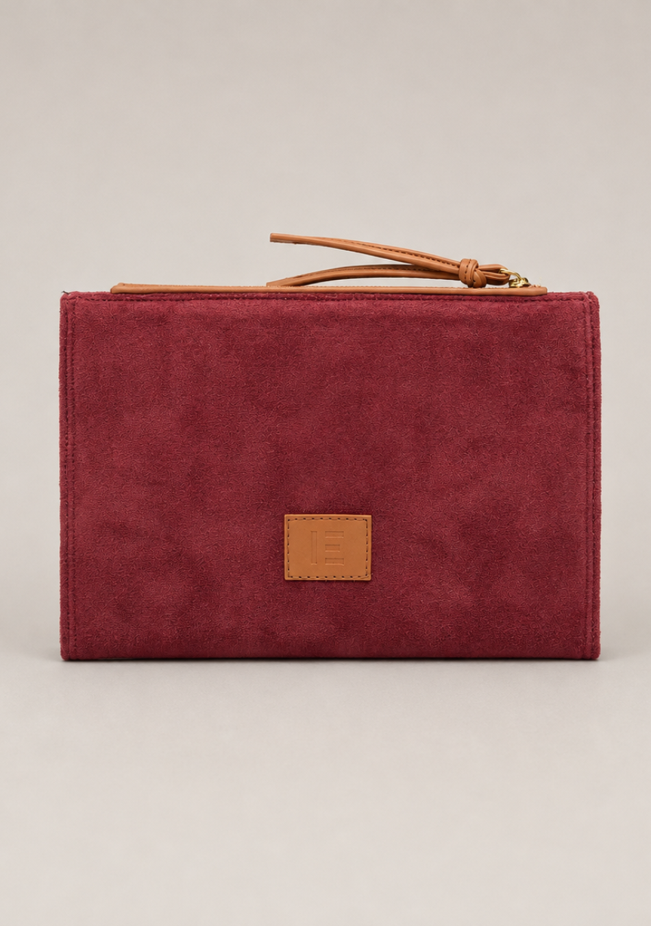 INOUI es una marca que representa sofisticación, minimalismo y carácter. Cada creación está diseñada para personas que valoran l