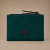 INOUI es una marca que representa sofisticación, minimalismo y carácter. Cada creación está diseñada para personas que valoran l