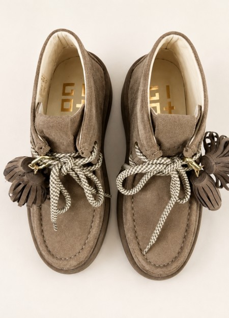 GIO+ es una marca italiana que combina diseño contemporáneo, calidad y estilo en cada colección. Sus propuestas destacan por una 2