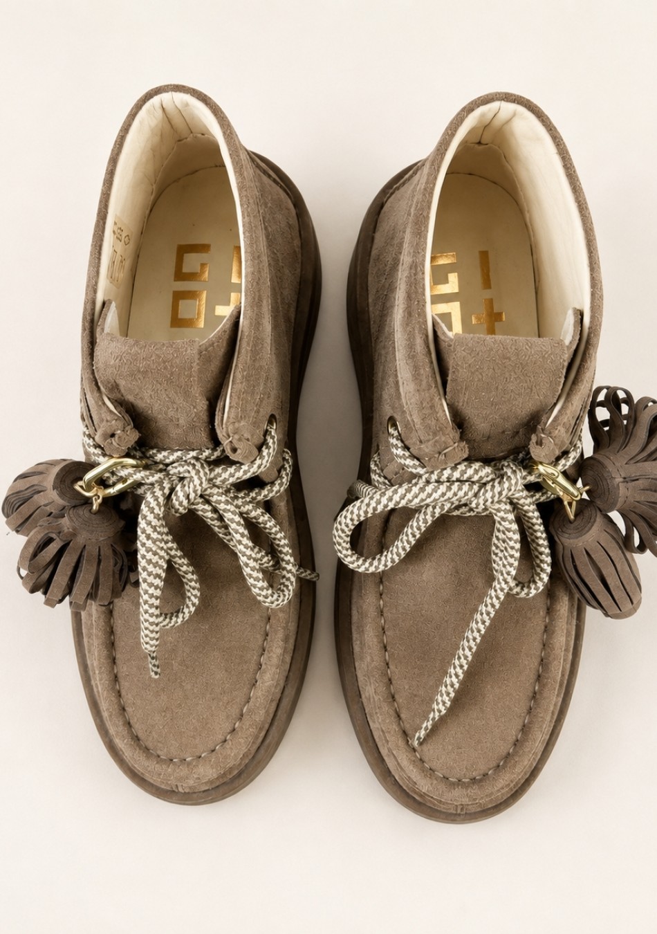 GIO+ es una marca italiana que combina diseño contemporáneo, calidad y estilo en cada colección. Sus propuestas destacan por una