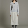 SOEUR es una marca francesa de moda femenina que combina elegancia, sencillez y un estilo contemporáneo