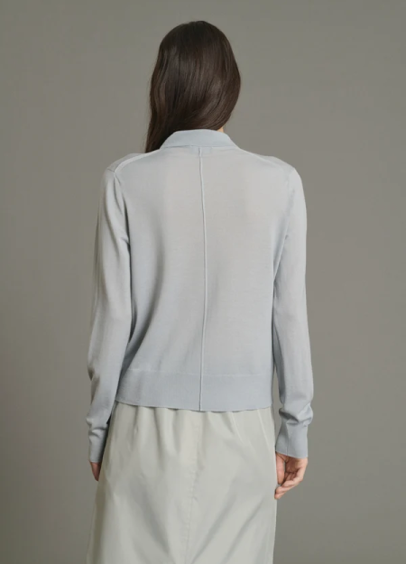 SOEUR es una marca francesa de moda femenina que combina elegancia, sencillez y un estilo contemporáneo 2
