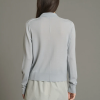 SOEUR es una marca francesa de moda femenina que combina elegancia, sencillez y un estilo contemporáneo