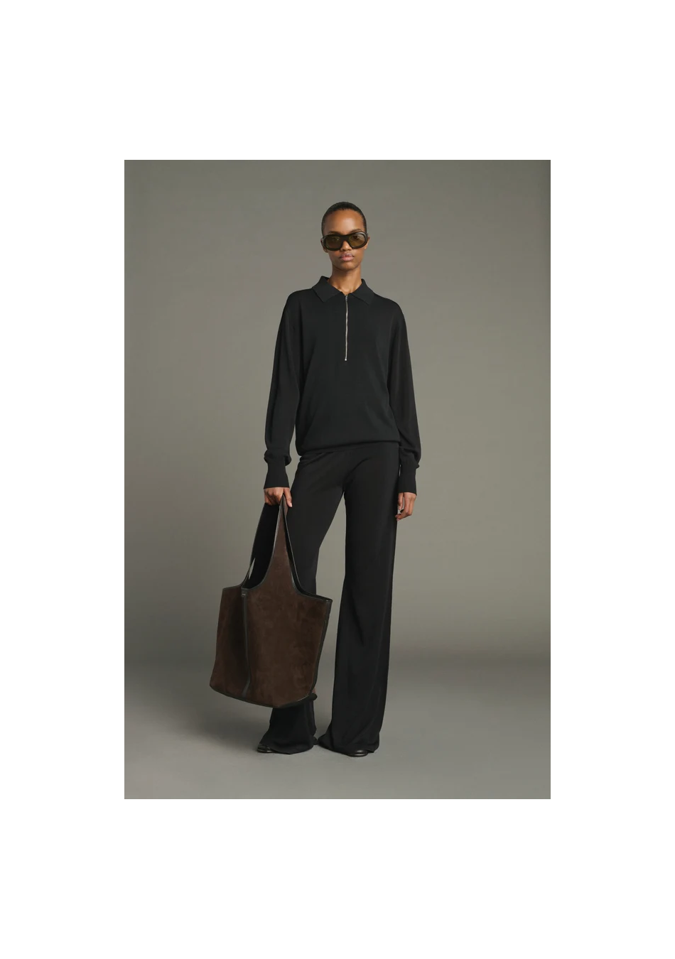 SOEUR es una marca francesa de moda femenina que combina elegancia, sencillez y un estilo contemporáneo