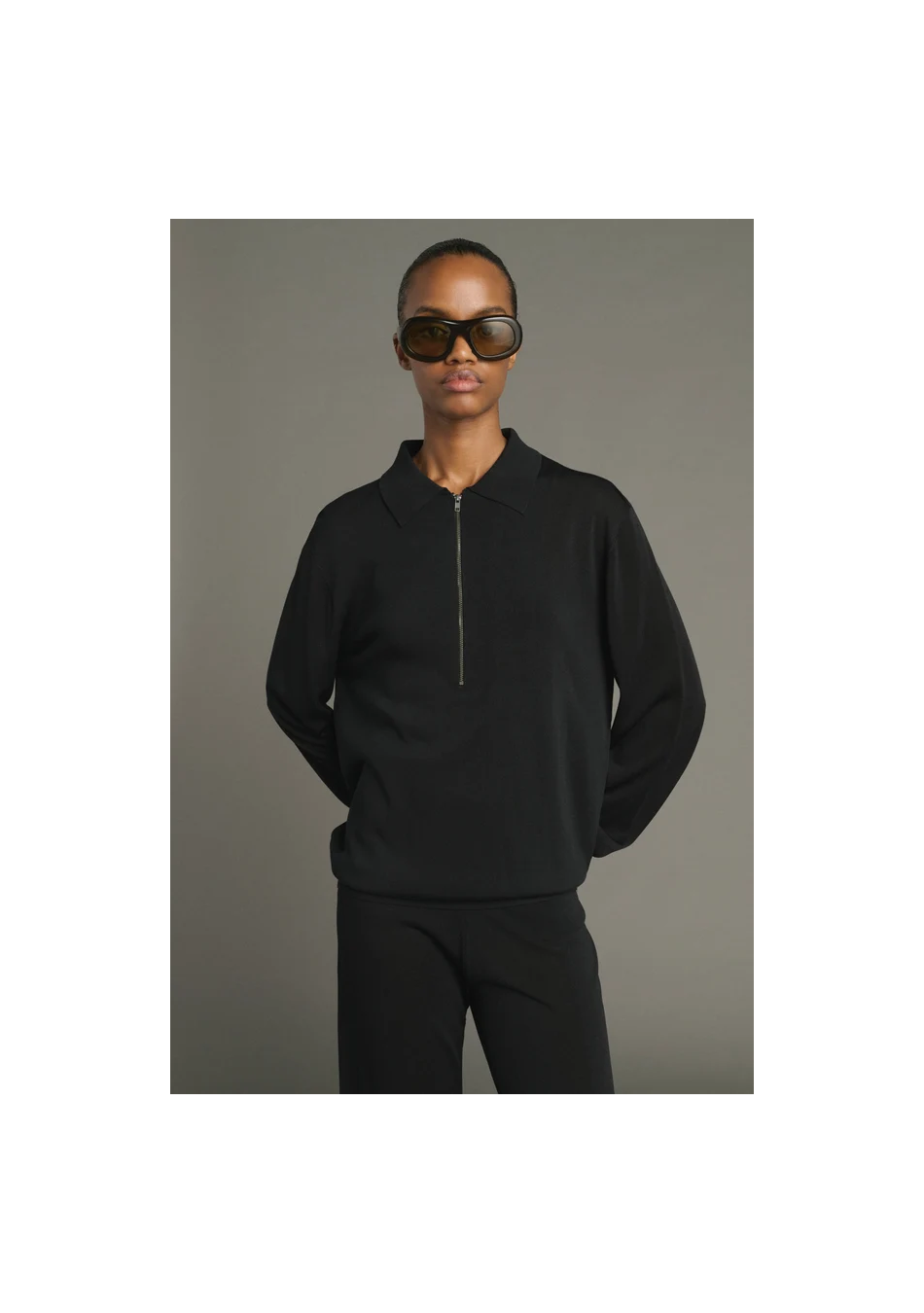 SOEUR es una marca francesa de moda femenina que combina elegancia, sencillez y un estilo contemporáneo