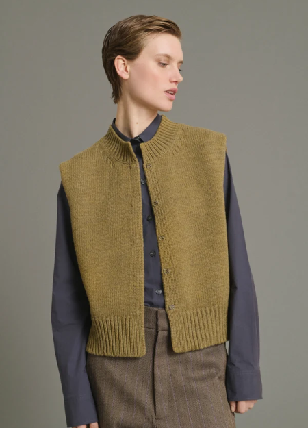 SOEUR es una marca francesa de moda femenina que combina elegancia, sencillez y un estilo contemporáneo 2