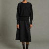 SOEUR es una marca francesa de moda femenina que combina elegancia, sencillez y un estilo contemporáneo