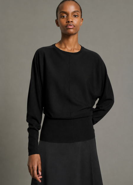 SOEUR es una marca francesa de moda femenina que combina elegancia, sencillez y un estilo contemporáneo 2