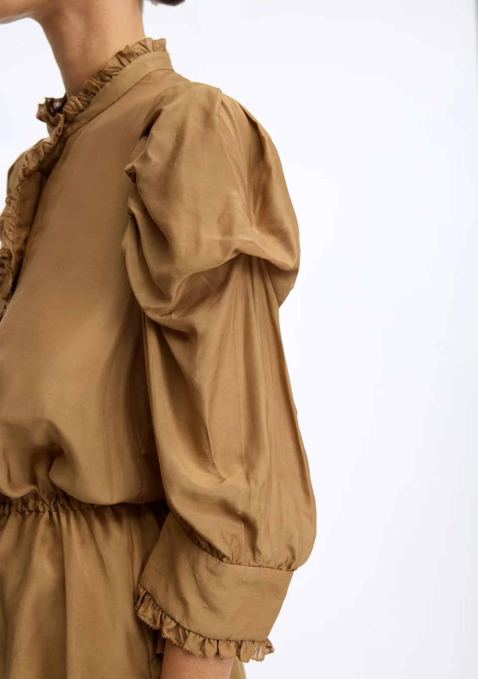 MUNTHE es una marca danesa que combina arte, artesanía y diseño contemporáneo con gran atención al detalle.
